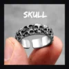 Bague homme acier - tête de crâne biker - rangée de crânes