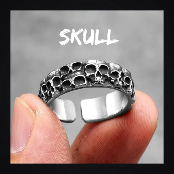 Bague homme acier - tête de crâne biker - rangée de crânes