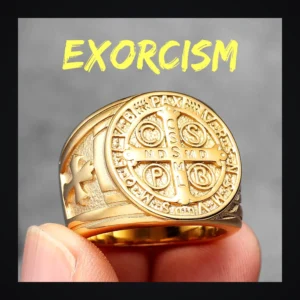Bague homme acier - Croix Saint-Benoit - doré