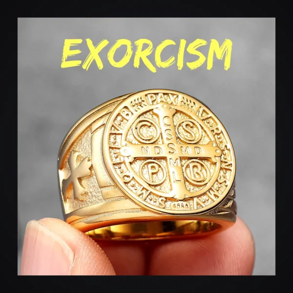 Bague homme acier - Croix Saint-Benoit - doré